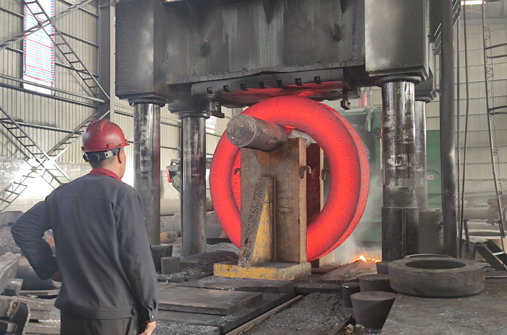 8000t鍛環(huán)壓機 